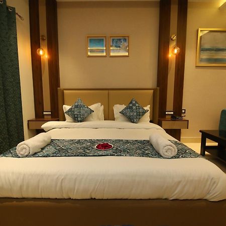 רישיקש Hotel Dream Inn מראה חיצוני תמונה