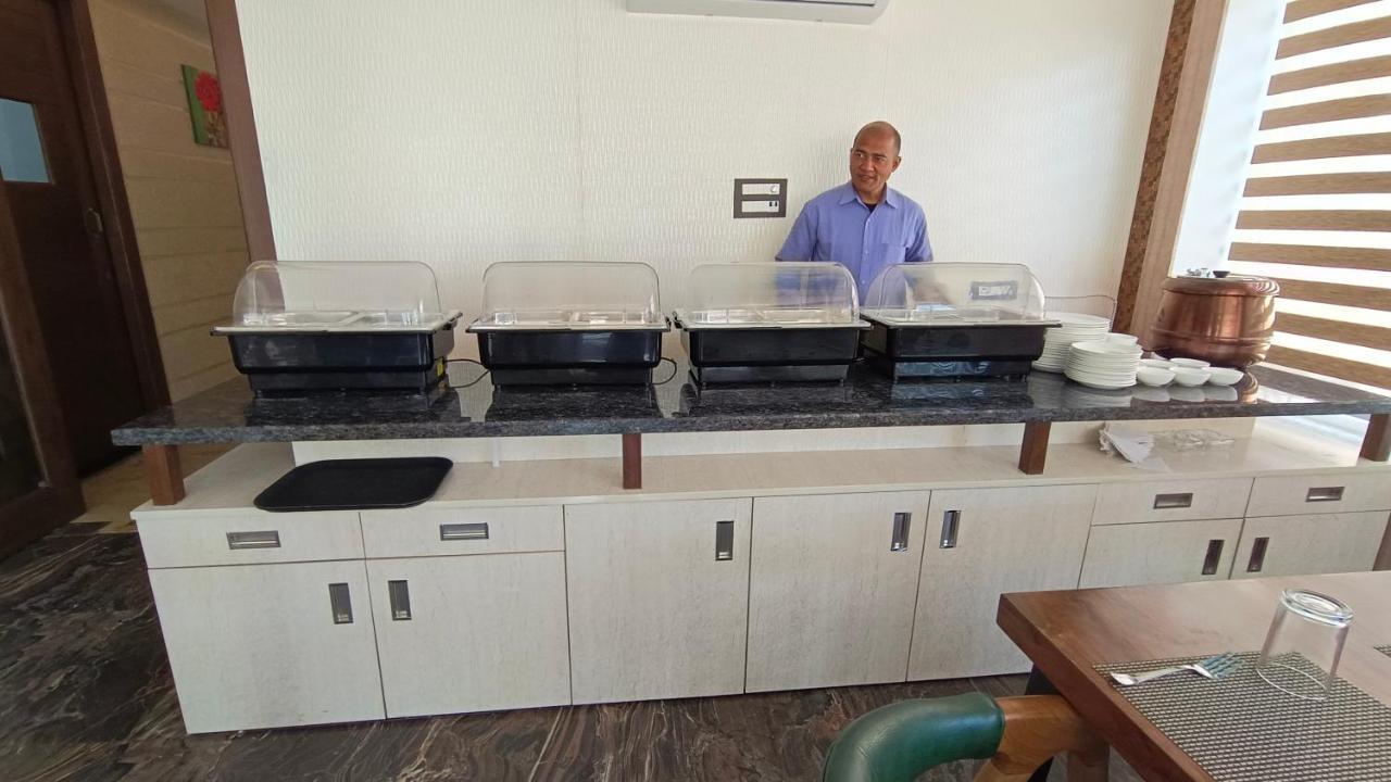 רישיקש Hotel Dream Inn מראה חיצוני תמונה