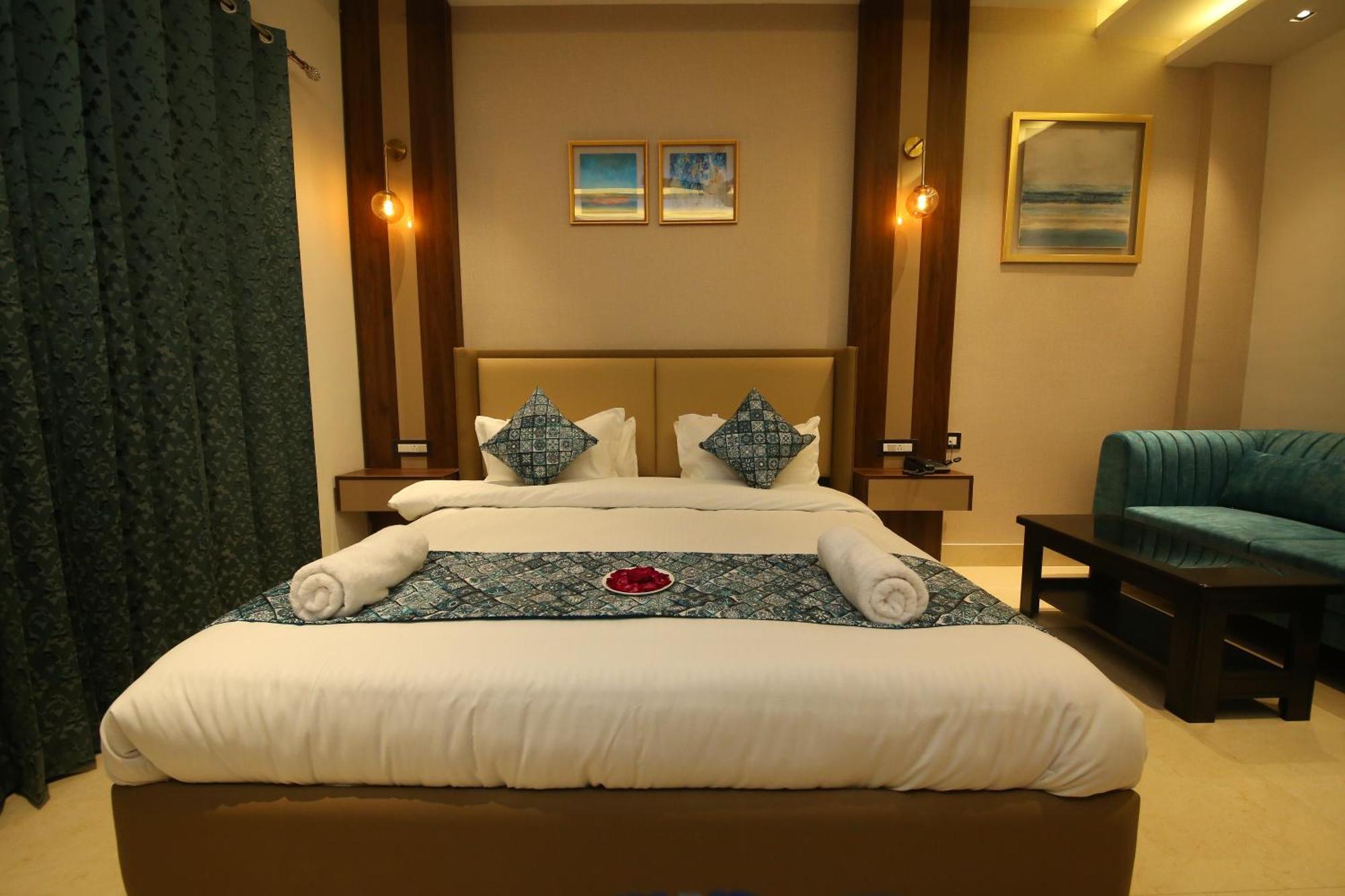 רישיקש Hotel Dream Inn מראה חיצוני תמונה